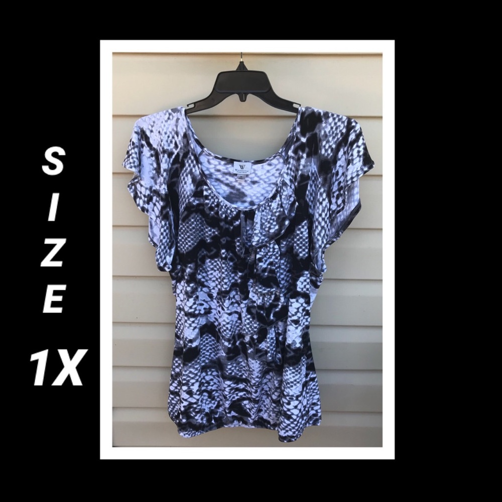 Size 1X Black/white print ruffled front shirt